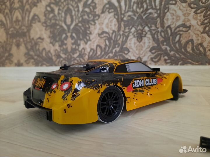 Машина на радиоуправлении дрифт