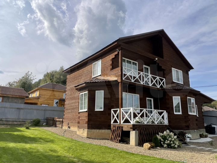 Коттедж 198 м² на участке 6 сот.