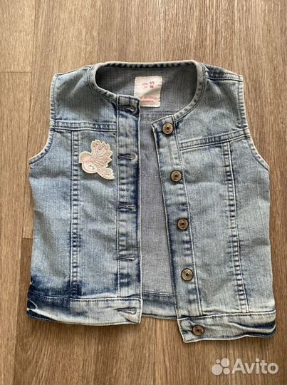 Джинсовый жилет на девочку