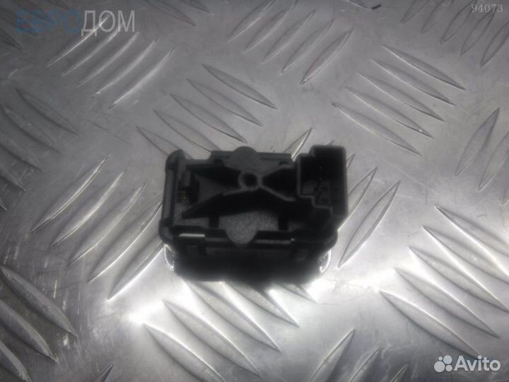 Кнопка стеклоподъемника задняя mercedes W204 s1106119