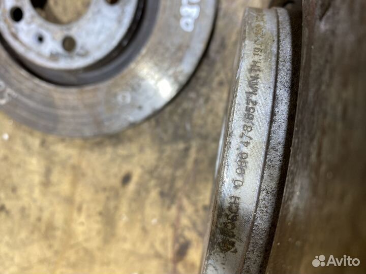 Комплект передних тормозных дисков VW Golf 4 D197