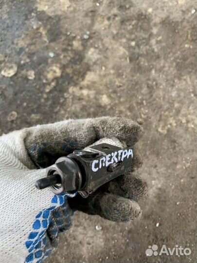 Замок лючка бензобака Kia Spectra седан S6D 1.6