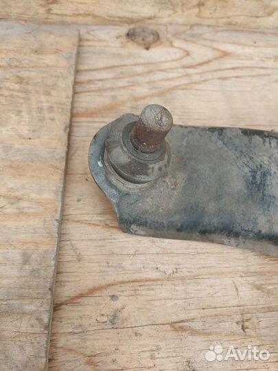 Рычаг передний левый Nissan Leaf AZE0 54501-1KA0B