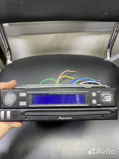 Pioneer Магнитола автомобильная с выездным экраном