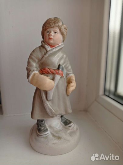 Статуэтка. Мальчик дровосек. Крестьянские дети