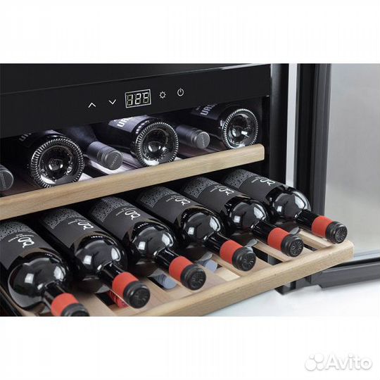 Холодильник винный caso WineSafe 18 EB Black
