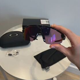 Солнцезащитные спортивные очки Oakley