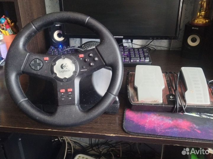 Руль с педалей