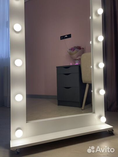 Гримерное зеркало с лампочками во весь рост