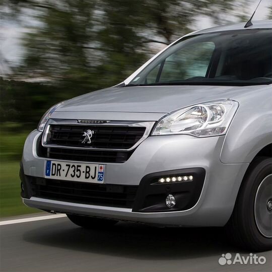 Бампер передний в цвет Peugeot Partner 2 (2015)