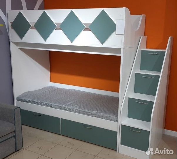 Детская кровать.Кровать-машина.Кровать-диван