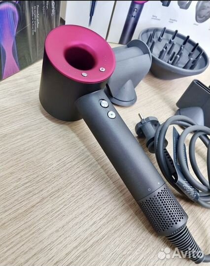 Фен Dyson supersonic