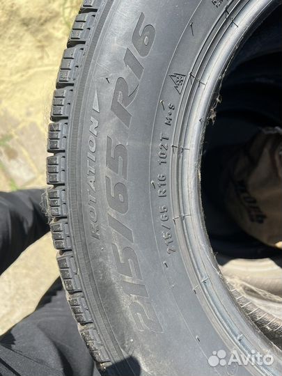 Pirelli Ice Zero FR 215/65 R16