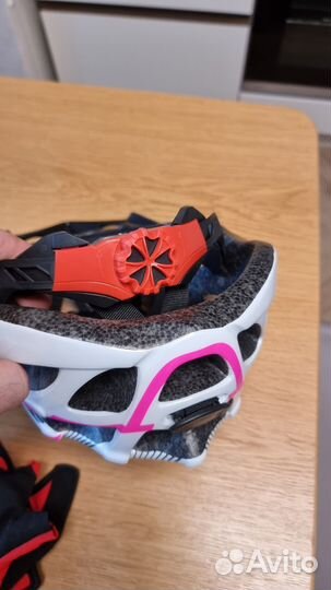 Детский шлем и детские перчатки велосипедные