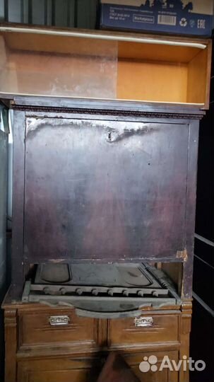 Верхушка антикварного бюро