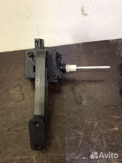 Активатор замка лючка бензобака для Мерседес W211