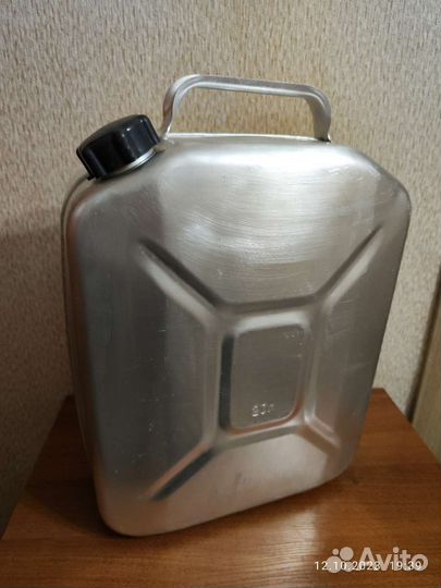 Канистра для бензина 20л