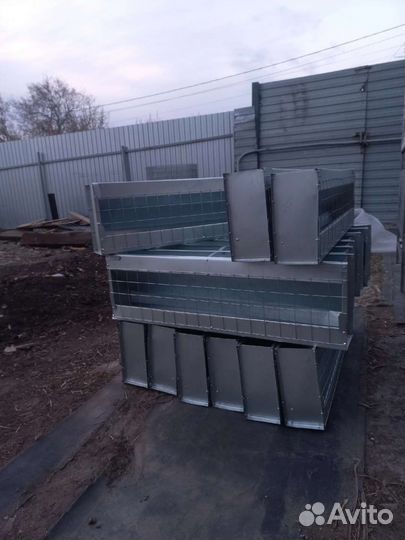 Бункерные кормушки для кур