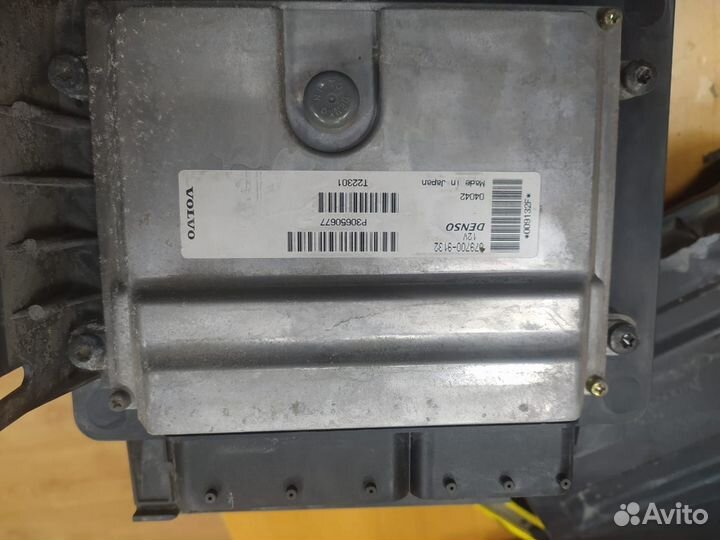 Блок управления двигателем Volvo s40 30650677