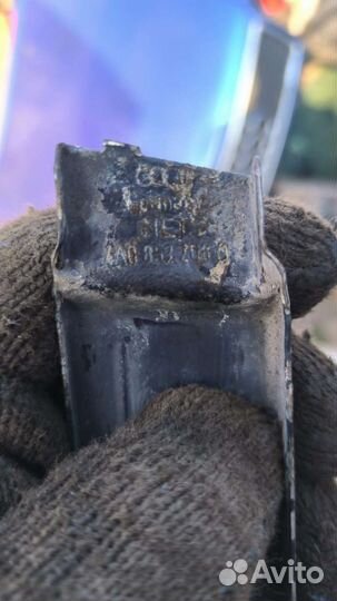 Ресничка правой фары Audi A6C4 4A0853208D