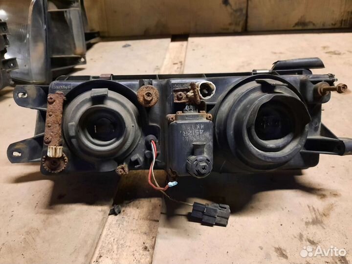 Правая фара mitsubishi lancer 6