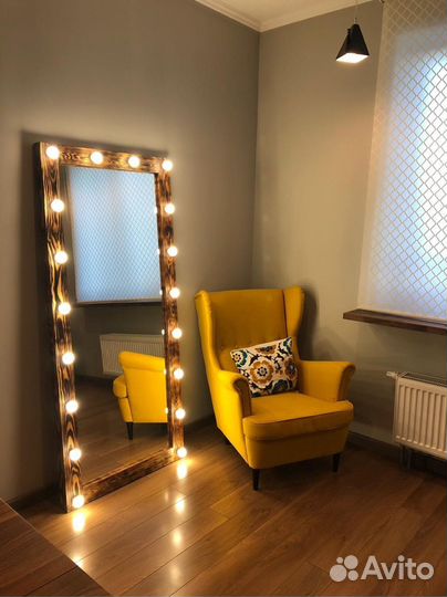 Гримерное зеркало с лампочками
