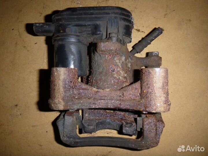 Суппорт задний правый KIA optima 2015