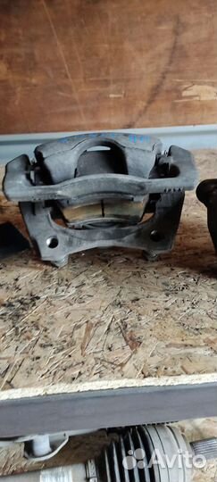 Суппорт передний Nissan Terrano Renault Daster