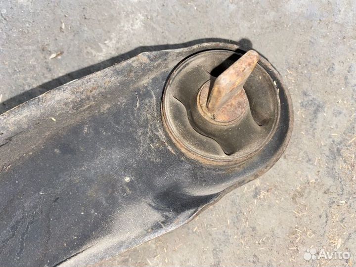 Рычаг задний продольный правый Mitsubishi