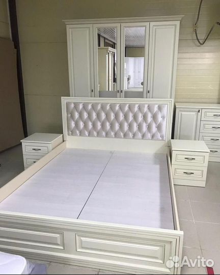 Спальный гарнитур