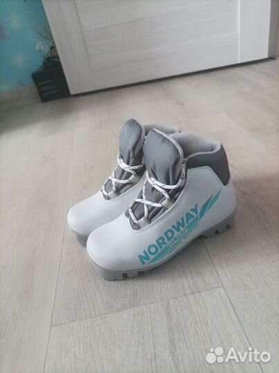 Лыжные ботинки детские 31 размер