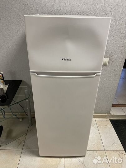 Холодильник vestel