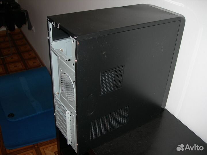 Корпус в хорошем состоянии, не пылинки Gigabyte