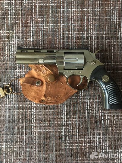 Зажигалка в виде пистолета