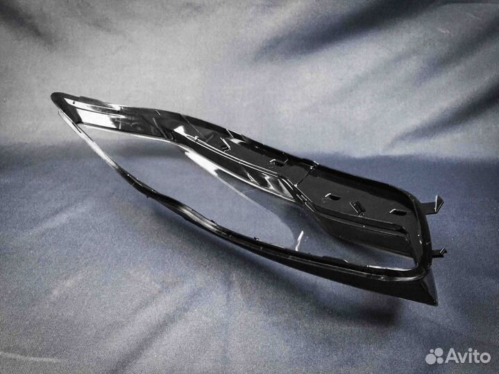 Стекло правой фары Audi A6 2011-2014