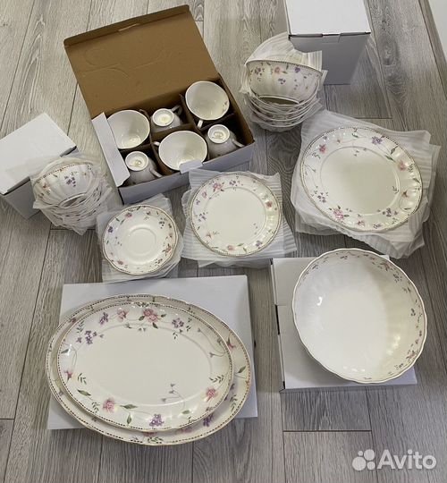 Столовый и чайный сервиз 39 предметов