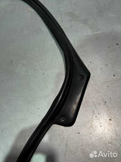 Уплотнитель двери RIO 2011-2017 перед лев проёма н