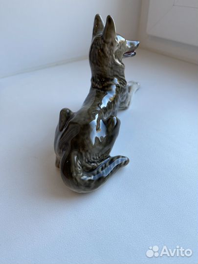 Фарфоровая статуэтка Немецкая овчарка лфз