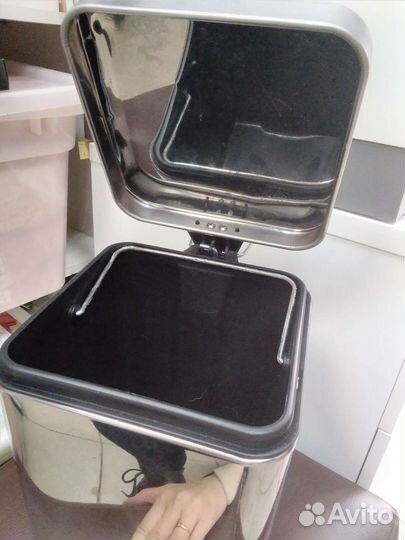 Мусорное ведро с педалью