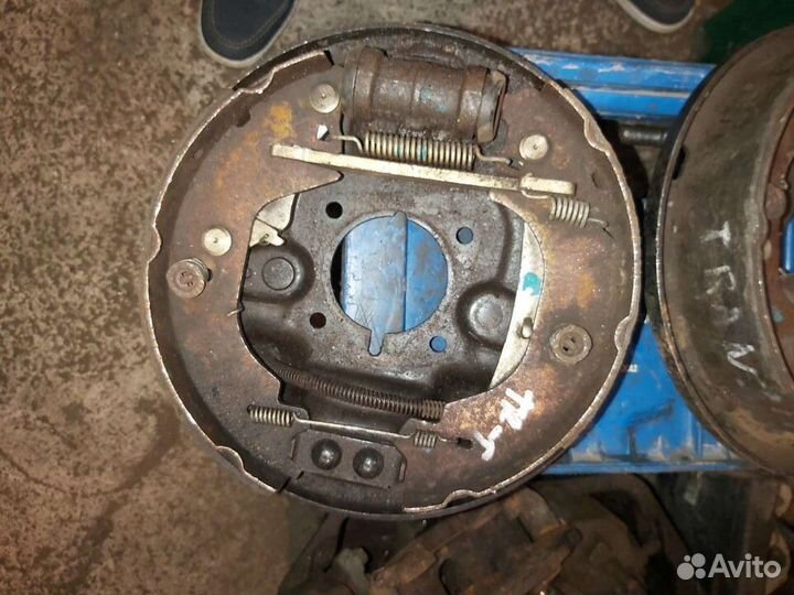 Щит опорный левый и правый Ford Transit (FA)