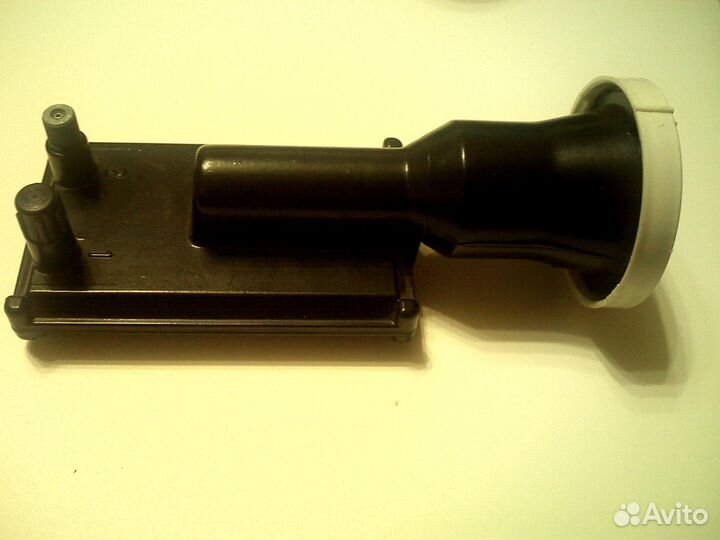 Конвертер для офсетной антенны, на два выхода