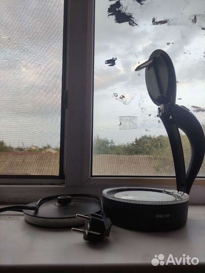 Электрический чайник разбитый