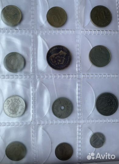 Коллекция монет в альбоме