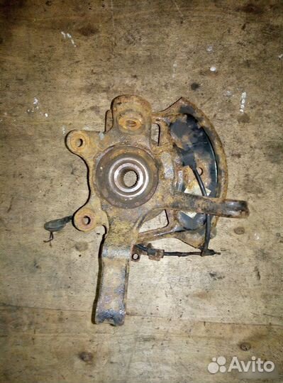 Кулак передний Nissan Almera classic