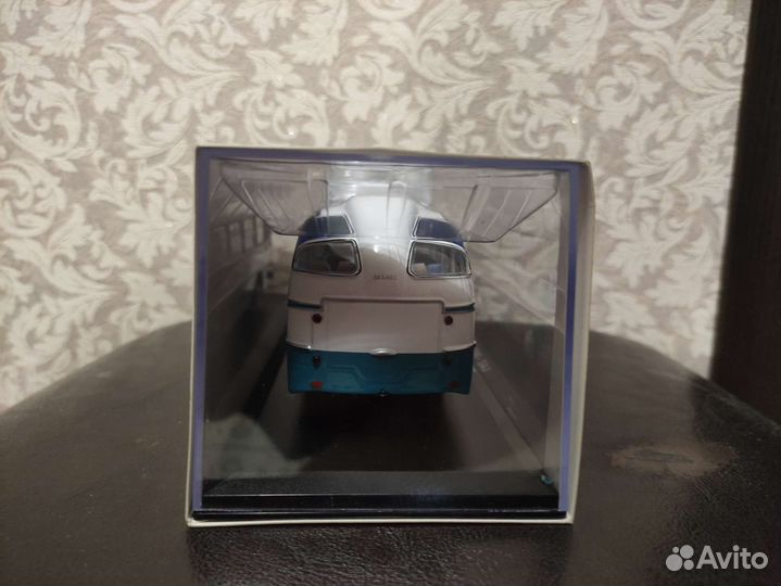 Лаз 697 Турист (1961-1963), бирюзово-белый