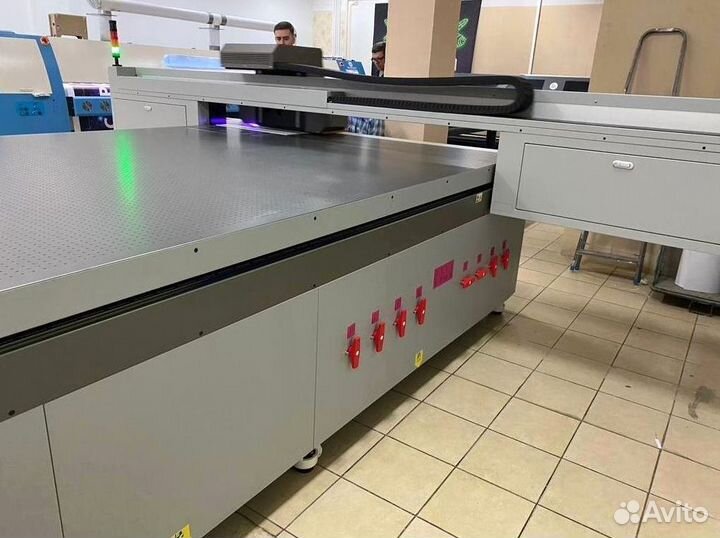 Планшетный уф-принтер 2513