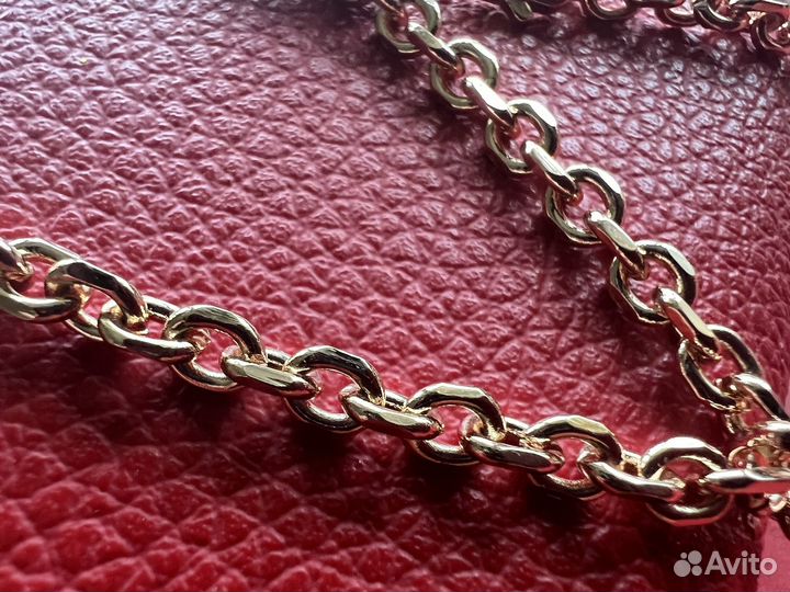 Крест и цепь