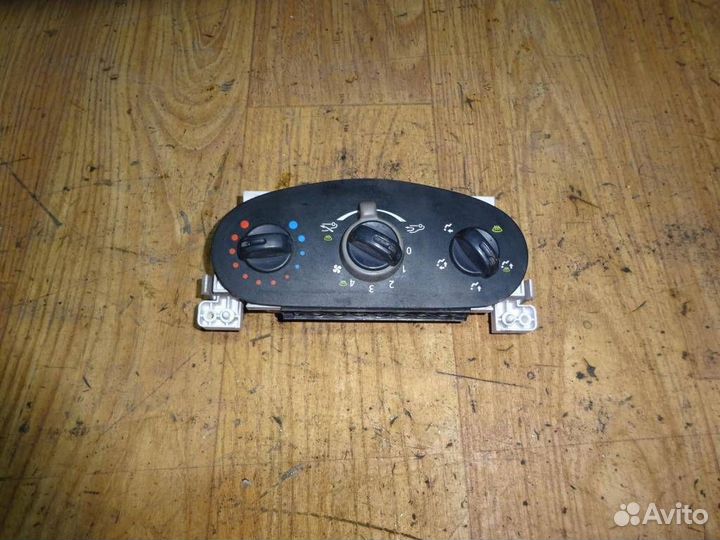 Блок управления отопителем Renault Logan 2005-2014