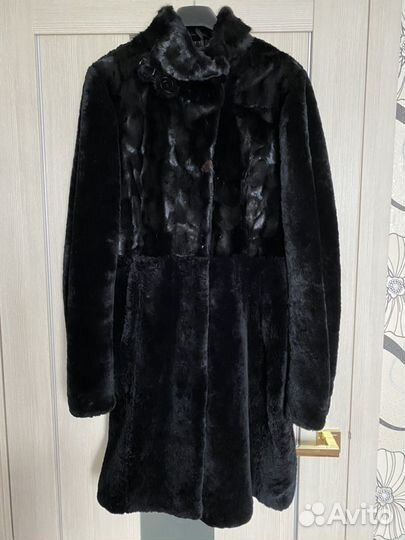 Шуба из мутона с отделкой из норки