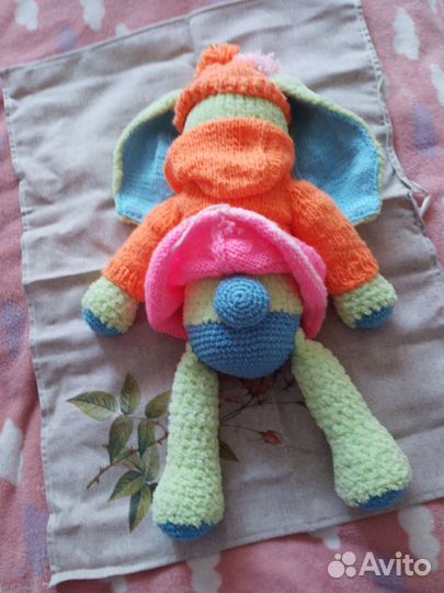 Заяц ручной работы вязаный